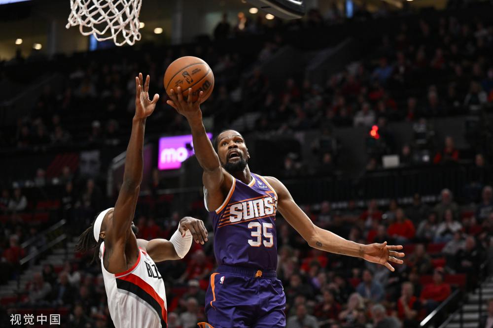 在镜头前比 在镜头前比